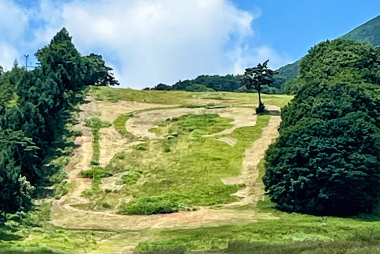 福島民友新聞に絶景・猪苗代スキー場のゲレンデアートに関する記事が掲載されました。